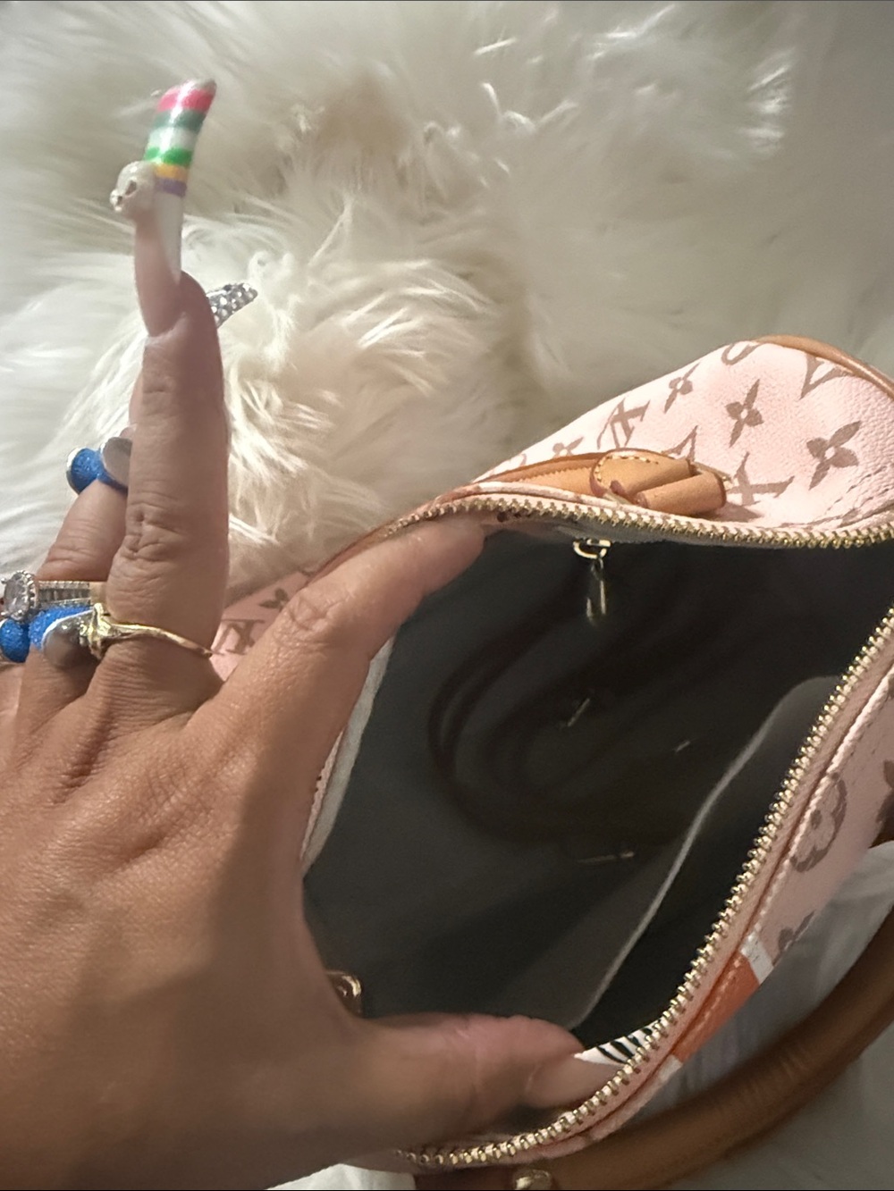 Very trendy fashionable , handbag, and Crossbody - Picture 5 of 6